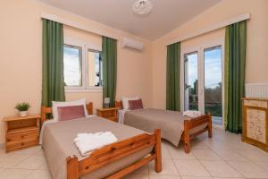Postel nebo postele na pokoji v ubytování Agapi's Oasis Villa by "elite" + 47 fotografií