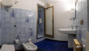 a bathroom with a toilet and a sink at Piazza Grande-Giallo Cremisi in Arezzo +22 photos