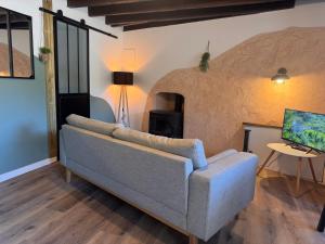 TV a/nebo společenská místnost v ubytování Le Perlez + 2 fotografie