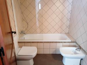 Ένα μπάνιο στο Esterri Confort +8 φωτογραφίες