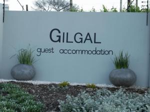 a sign for a global pest association at Gilgal Guest Accommodation in Onder-Papegaaiberg