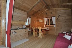 a kitchen and dining room of a log cabin at Jägerhütte in Lutago +6 photos