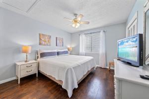 Ένα ή περισσότερα κρεβάτια σε δωμάτιο στο Wolf Bay Villas 208