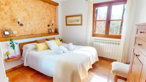 a bedroom with two beds and a window at Casa Las Tinajas in Alcalá de la Selva