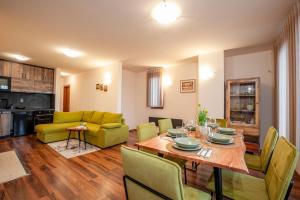 Kuchyň nebo kuchyňský kout v ubytování GREEN STAR Grand Resort Pamporovo