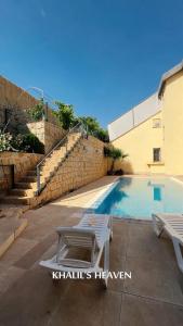 Πισίνα στο ή κοντά στο Khalil's Heaven Villa