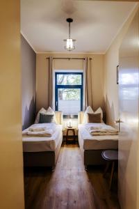 Postel nebo postele na pokoji v ubytování Neu renoviert I zentrale EG-Wohnung I 4 Personen, salt apartments + 28 fotografií