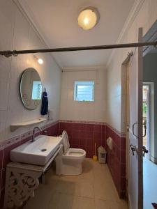 Ένα μπάνιο στο Candolim 2bhk apartment Goa