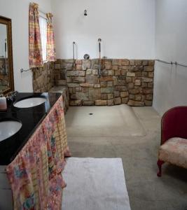 Et badeværelse på Eclectic Old-Fashioned Comfort