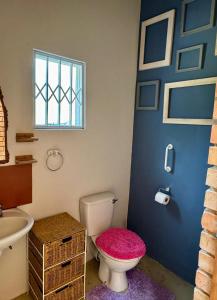 Et badeværelse på Eclectic Old-Fashioned Comfort + 53 billeder