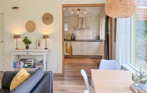 Kuchyň nebo kuchyňský kout v ubytování 2 Bedroom Lovely Home In Holten