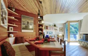 Posezení v ubytování Cozy Apartment In Breuil-Cervinia With Wifi