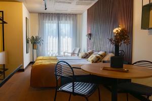 a hotel room with a bed and a table at BUBU Apartments By Exclusive Homes in Málaga