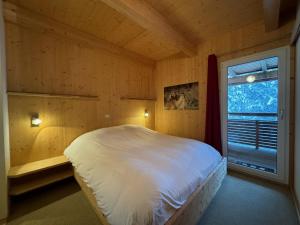 a bedroom with a bed in a room with a window at Chalet Bastion in Brandstätter