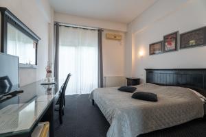 a hotel room with a bed and a television at Pensiunea All Seasons in Iaşi