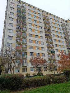 a large apartment building with balconies on it at Piotrków Trybunalski Comfort Apartment by BookingHost in Piotrków Trybunalski