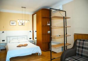 Ένα ή περισσότερα κρεβάτια σε δωμάτιο στο Doba in ua Starokazatskay Apartments