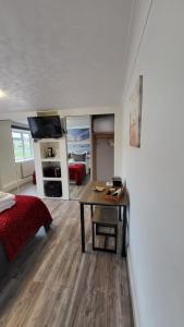 Postel nebo postele na pokoji v ubytování Le Torri del Circeo