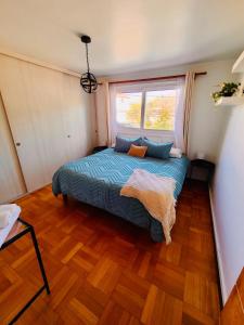 a bedroom with a large bed with a window at Central Santiago Haven in Santiago