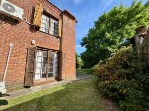 シウダ・デ・ラ・コスタにあるvainilla y lavandaのレンガ造りの建物