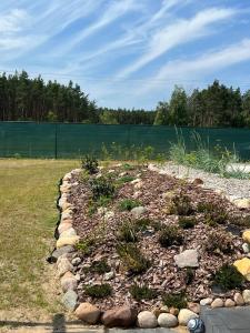 にあるDom na wzgórzu z balią niedaleko lasuのギャラリーの写真