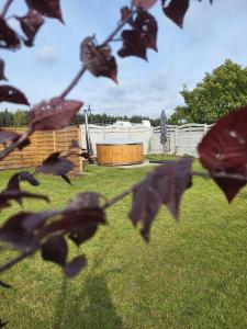 にあるDom na wzgórzu z balią niedaleko lasuのギャラリーの写真 +23枚の写真