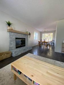 Η κουζίνα ή μικρή κουζίνα στο Serene Family Getaway-4Bed 3Bath | Super Location