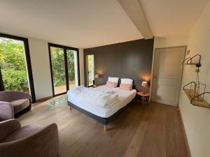 Postel nebo postele na pokoji v ubytování Les Vignes Rouges