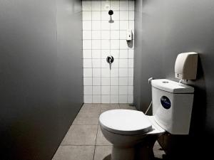 Koupelna v ubytování KAIA Camp by Kalimaya