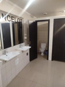 Ένα μπάνιο στο HOSTEL SOCRATES NOWOYAWORIVSK Хостел СОКРАТ НОВОЯВОРІВСЬК