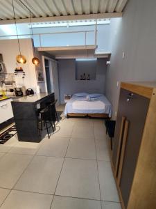 a bedroom with a bed and a desk in a room at Pousada Confort in Sao Paulo