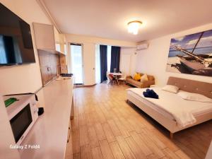 Voodi või voodid majutusasutuse Alezzi Studio Beach Pool & Spa Heated Swimming Pool toas