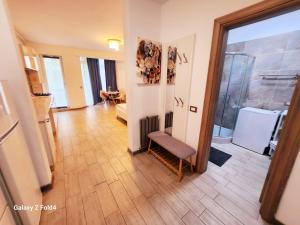 Ảnh trong thư viện ảnh của Alezzi Studio Beach Pool & Spa Heated Swimming Pool ở Mamaia Nord – Năvodari