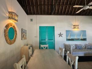 Φωτογραφία από το άλμπουμ του Beachfront Paradise Cũcũ Cottage Watamu σε Watamu