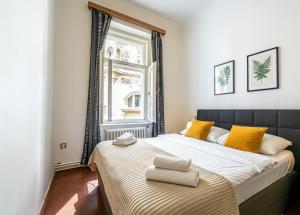 Postel nebo postele na pokoji v ubytování Golden Prague Residence, Jáchymova Street + 10 fotografií