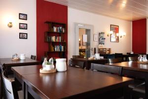 Η βιβλιοθήκη του ξενοδοχείου