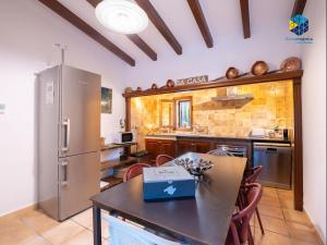 Kuchyň nebo kuchyňský kout v ubytování Finca rural S'Art 9