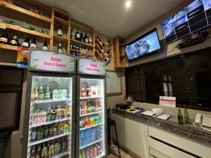 Η κουζίνα ή μικρή κουζίνα στο Djuba Guest House +14 φωτογραφίες