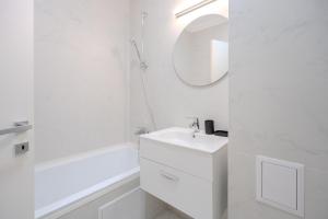 Ένα μπάνιο στο Serene Luxe 1BR Apartment by Blvd 44B1