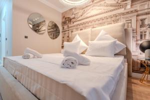 Ένα ή περισσότερα κρεβάτια σε δωμάτιο στο Serene Luxe 1BR Apartment by Blvd 44B1