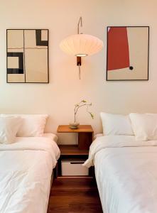 Postel nebo postele na pokoji v ubytování 혜화역, 종로, 명동5분,홍대,이태원20분