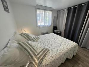 a bedroom with a bed and a window at La lande in Pontonx-sur-lʼAdour