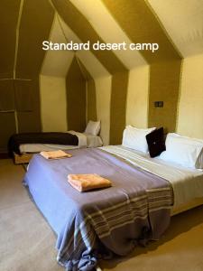 Ένα ή περισσότερα κρεβάτια σε δωμάτιο στο Standard Desert Camp