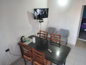 Televiisor ja/või meelelahutuskeskus majutusasutuses Departamento Rincon DLS