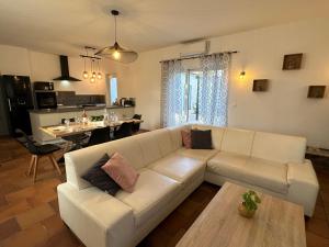 Η κουζίνα ή μικρή κουζίνα στο Villa Sole e Mare