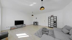 Μια τηλεόραση ή/και κέντρο ψυχαγωγίας στο Yellow one