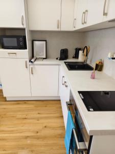 Η κουζίνα ή μικρή κουζίνα στο Allrisk MERIDIEM - A3-110