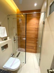 Koupelna v ubytování Pals Inn + 25 fotografií