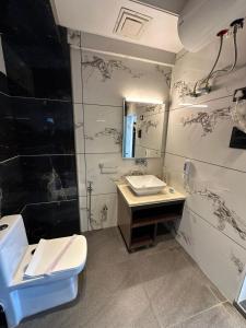 Koupelna v ubytování Hotel La Sera + 9 fotografií