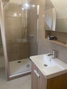 Een badkamer bij Ty Pierre